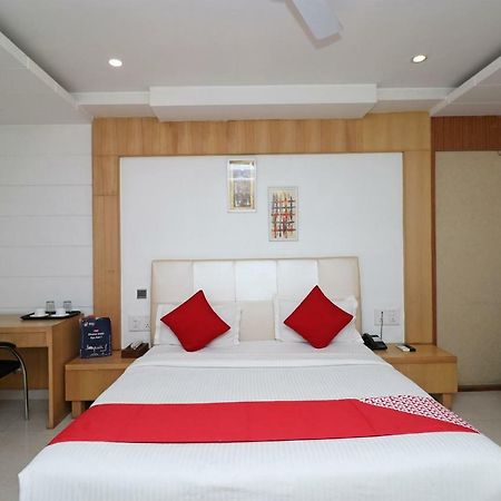 Oyo 5843 Hotel Yash Inn Mirzapur Экстерьер фото