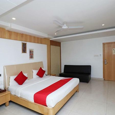 Oyo 5843 Hotel Yash Inn Mirzapur Экстерьер фото