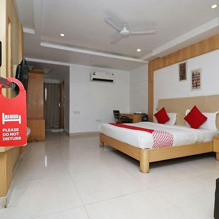 Oyo 5843 Hotel Yash Inn Mirzapur Экстерьер фото