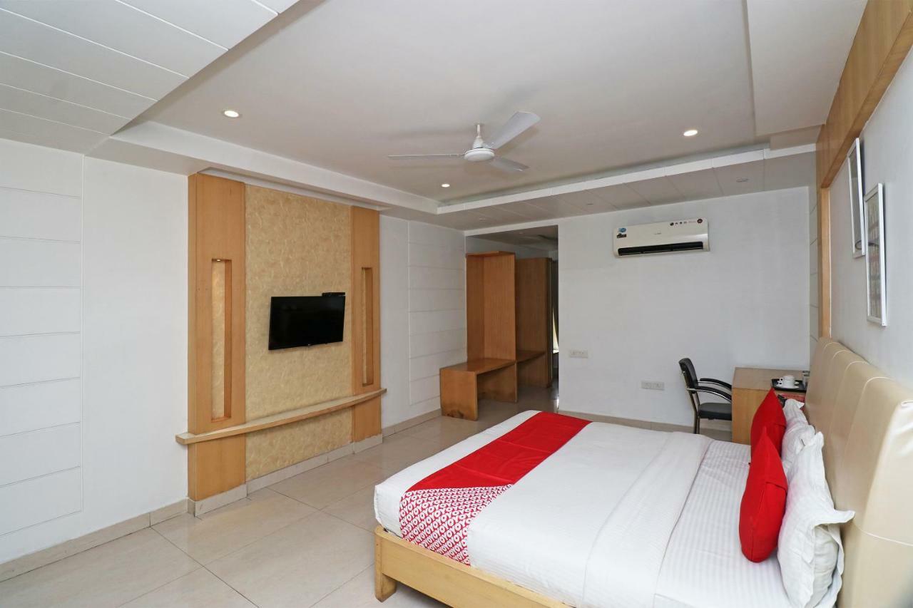 Oyo 5843 Hotel Yash Inn Mirzapur Экстерьер фото